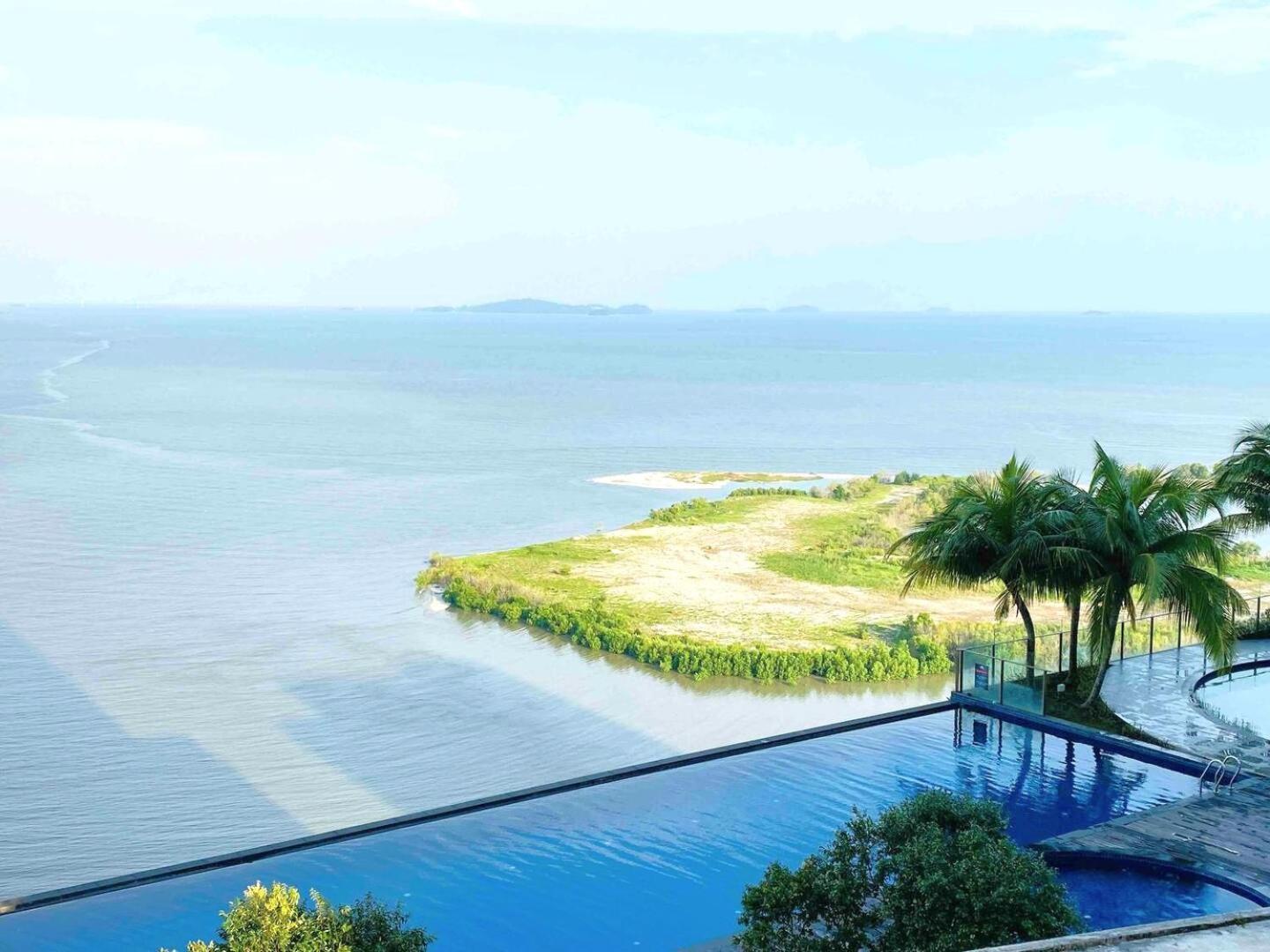 Silverscape Seaview Apartment *